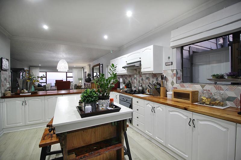 6 Bedroom Property for Sale in Reebok Western Cape